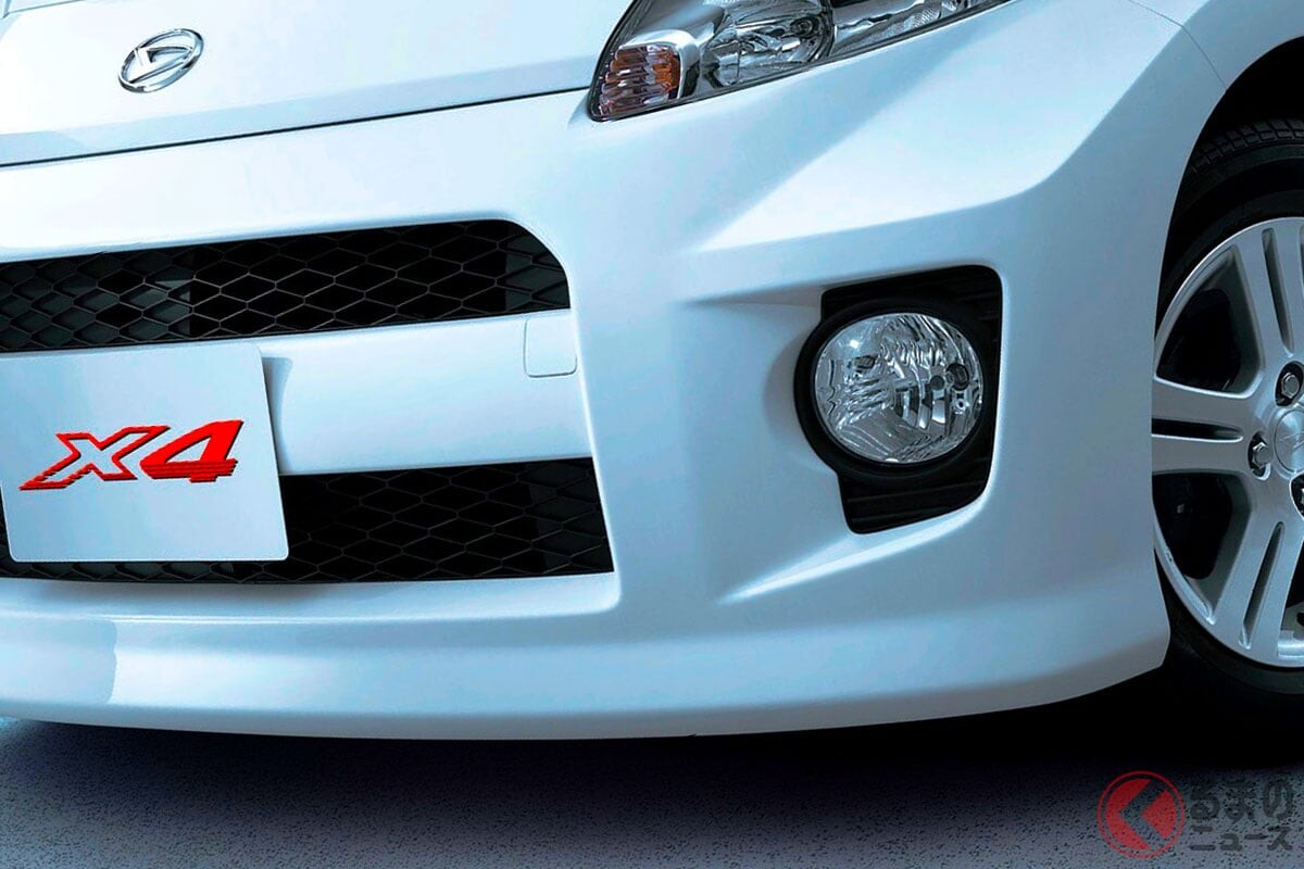 新車183万円！ ダイハツ本気の「“めちゃ速”スポーツカー」に大反響！「なんて漢らしいクルマ…」の声も！ 超パワフルな「専用ターボエンジン」を“5速MT”で駆る「ブーンX4」とは！