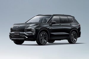 漆黒のスタイルに息をのむ。「アウトランダーPHEV」に洗練の特別仕様車