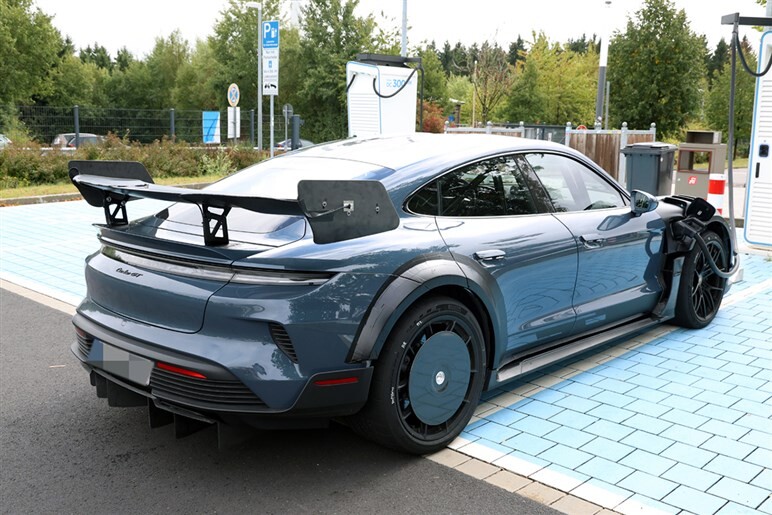 【ポルシェのプライドに火がついた！】最強EV「タイカン ターボGT RS」がシャオミから“ニュル最速奪還”に向けて極秘テスト開始