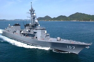 護衛艦が「中国空母から戦闘機が発艦する瞬間」を激写！“機動部隊”が沖縄本島と宮古島の間を航行も