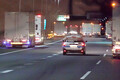 「トラックだらけのカオス」夜の高速SA・PA駐車場に“秩序”もたらすか？ 全国初の新駐車方式とは