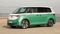 これって本当に電気自動車？すでに何ヶ月も待たされる人気モデル　VWの電動バス「ID. Buzz」のエブリデイテスト！その使い勝手は？