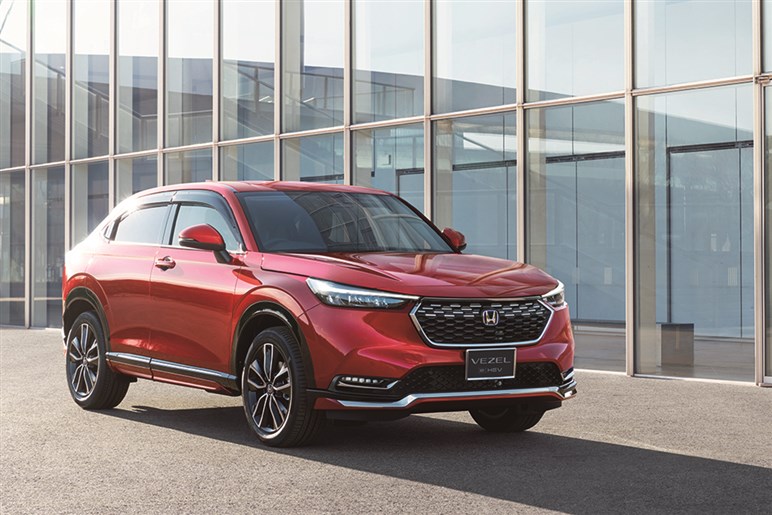 【どちらを選ぶか】ホンダの人気SUV「ヴェゼル」の“プレイ”と“ハント”2つのパッケージを徹底解説。あなたは都会派？アウトドア派？