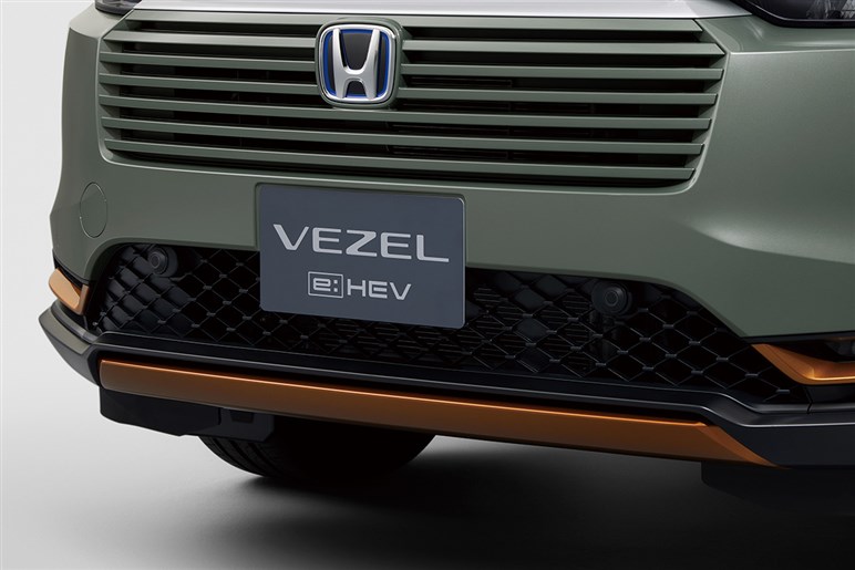 【どちらを選ぶか】ホンダの人気SUV「ヴェゼル」の“プレイ”と“ハント”2つのパッケージを徹底解説。あなたは都会派？アウトドア派？