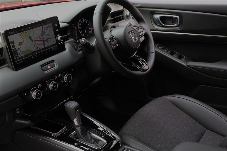 【どちらを選ぶか】ホンダの人気SUV「ヴェゼル」の“プレイ”と“ハント”2つのパッケージを徹底解説。あなたは都会派？アウトドア派？
