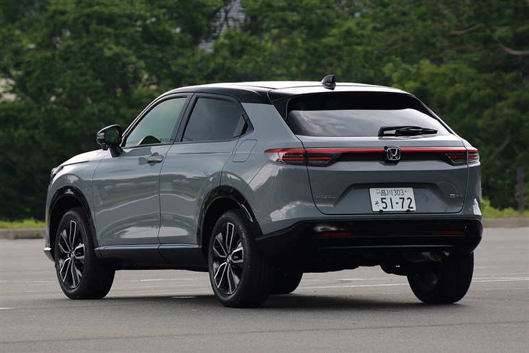 【どちらを選ぶか】ホンダの人気SUV「ヴェゼル」の“プレイ”と“ハント”2つのパッケージを徹底解説。あなたは都会派？アウトドア派？