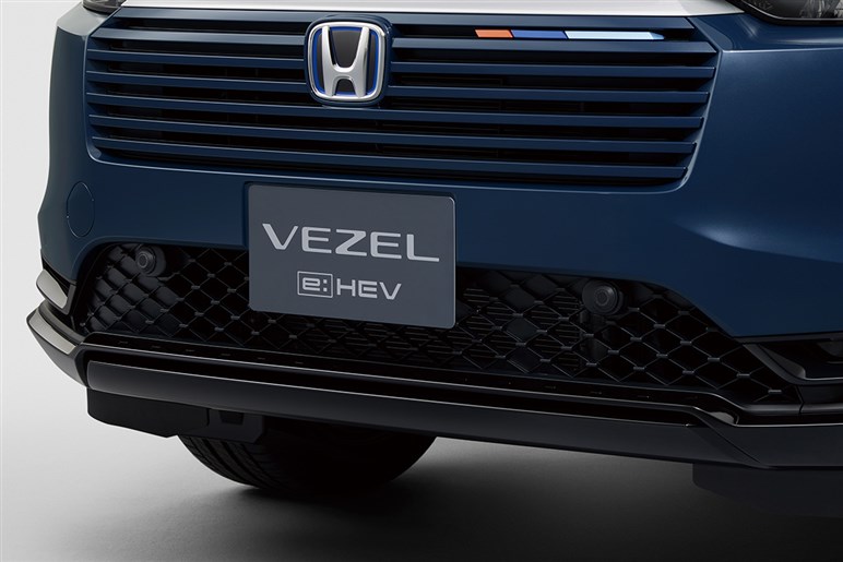 【どちらを選ぶか】ホンダの人気SUV「ヴェゼル」の“プレイ”と“ハント”2つのパッケージを徹底解説。あなたは都会派？アウトドア派？