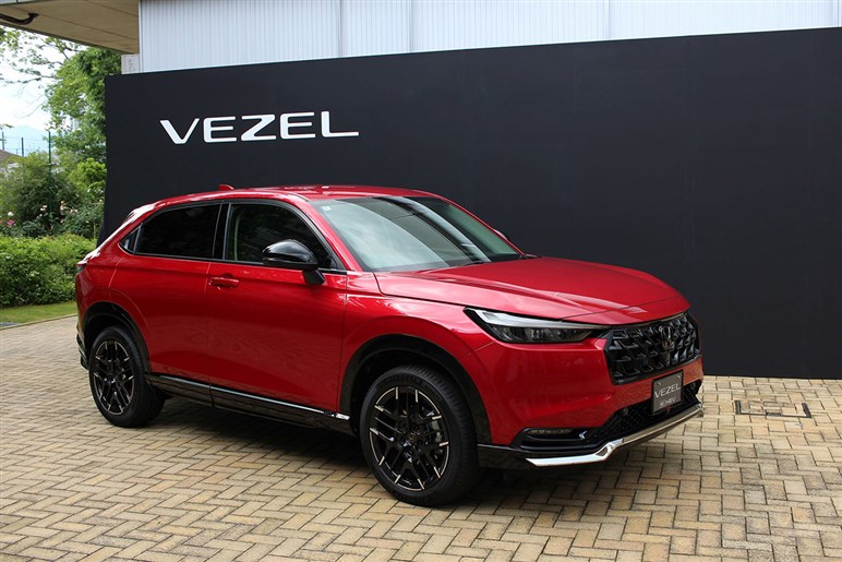 【どちらを選ぶか】ホンダの人気SUV「ヴェゼル」の“プレイ”と“ハント”2つのパッケージを徹底解説。あなたは都会派？アウトドア派？