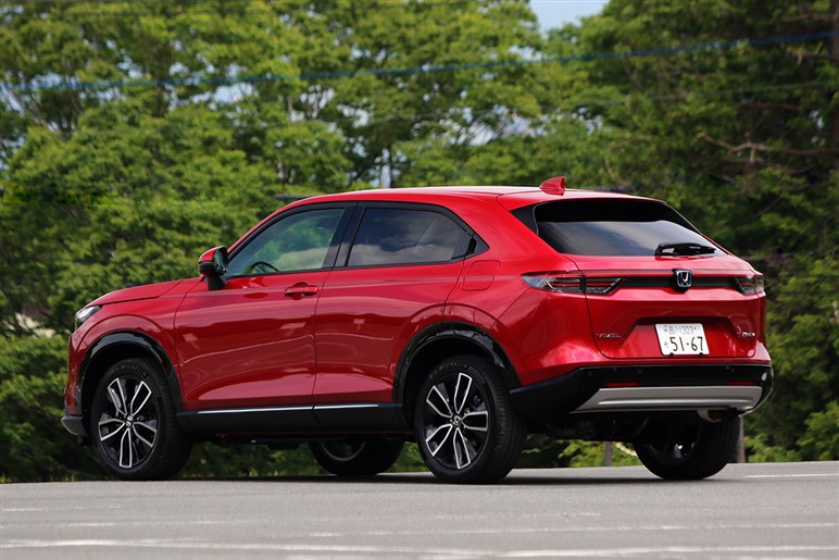 【どちらを選ぶか】ホンダの人気SUV「ヴェゼル」の“プレイ”と“ハント”2つのパッケージを徹底解説。あなたは都会派？アウトドア派？