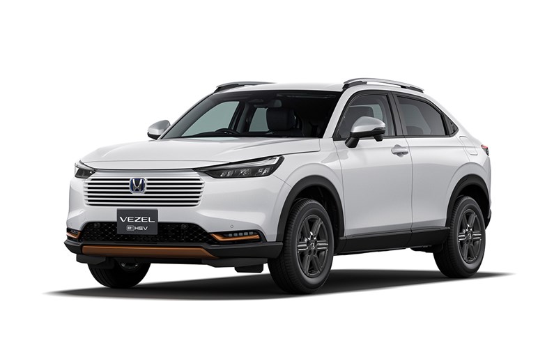 【どちらを選ぶか】ホンダの人気SUV「ヴェゼル」の“プレイ”と“ハント”2つのパッケージを徹底解説。あなたは都会派？アウトドア派？