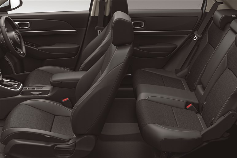 【どちらを選ぶか】ホンダの人気SUV「ヴェゼル」の“プレイ”と“ハント”2つのパッケージを徹底解説。あなたは都会派？アウトドア派？