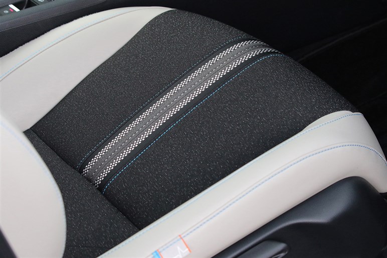 【どちらを選ぶか】ホンダの人気SUV「ヴェゼル」の“プレイ”と“ハント”2つのパッケージを徹底解説。あなたは都会派？アウトドア派？