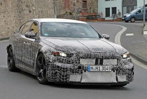 【スクープ】BMW M5次期型は新開発のV8+デュアルモーターのPHEVで最大750馬力を発生か!?