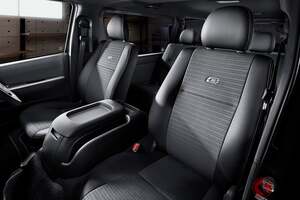 トヨタ「最新型ハイエース」がスゴい！ エンジン高出力化＆専用サスペンション搭載でめちゃ速い！ 豪華なカーボン調インテリアもイイ「ダークプライムS」に注目！