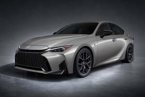 レクサス、まさかの新型「IS」を世界初公開！ 表情一新、インテリアもモダンになって2026年発売へ【新車ニュース】