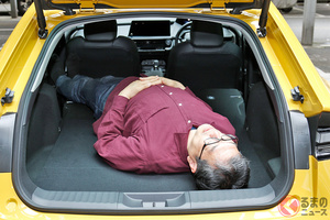 トヨタ新型「プリウス」で車中泊できる？ まさかの「快眠」も!? 実際に「寝転んで」みた