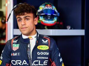 フェルスタッペン車でFP1出場のリンドブラッドが6番手「重圧で緊張。マシンを無傷で返せてよかった」他車妨害では警告処分