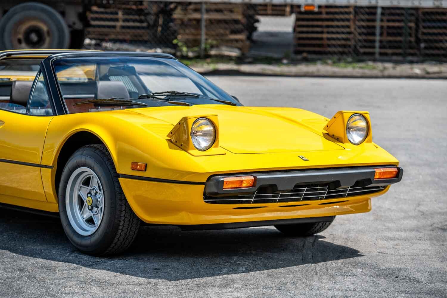 フェラーリ「308GTS」がオークションに登場！47年で走行距離わずか2.2万kmの個体とは