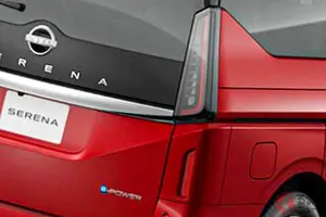 新車“約327万”！ 日産「“６人乗り”セレナ」がスゴイ！ リッター約20km走る＆全長4.7m級の「ちょうど良いサイズ」採用した「サードシートレスモデル」とは