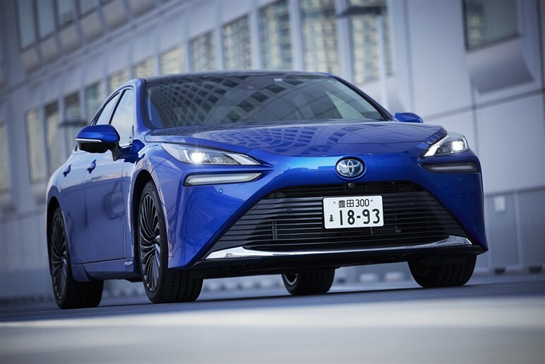 話題の新型燃料電池車ミライはアルファード好きよりクラウン好きに刺さるかも!?