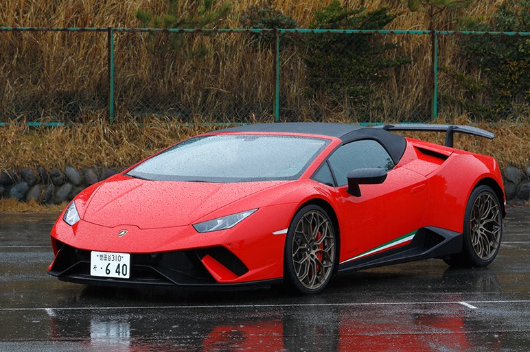 最高速325kmのオープンカー ランボルギーニ ウラカン ペルフォルマンテ スパイダー