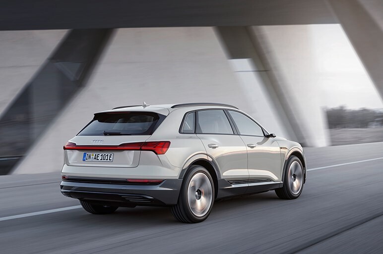 アウディe-tron早くも受注2万台以上!?　12月発売で優位に立つか？