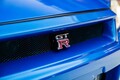 1億9000万円の「日産車」現る！ なぜ億超え？ 青く輝くベイサイド・ブルーの「R34」が相場を大きく上回ったワケ