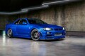 1億9000万円の「日産車」現る！ なぜ億超え？ 青く輝くベイサイド・ブルーの「R34」が相場を大きく上回ったワケ