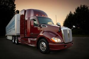 トヨタ、米国で燃料電池大型商用トラックの改良型を公開