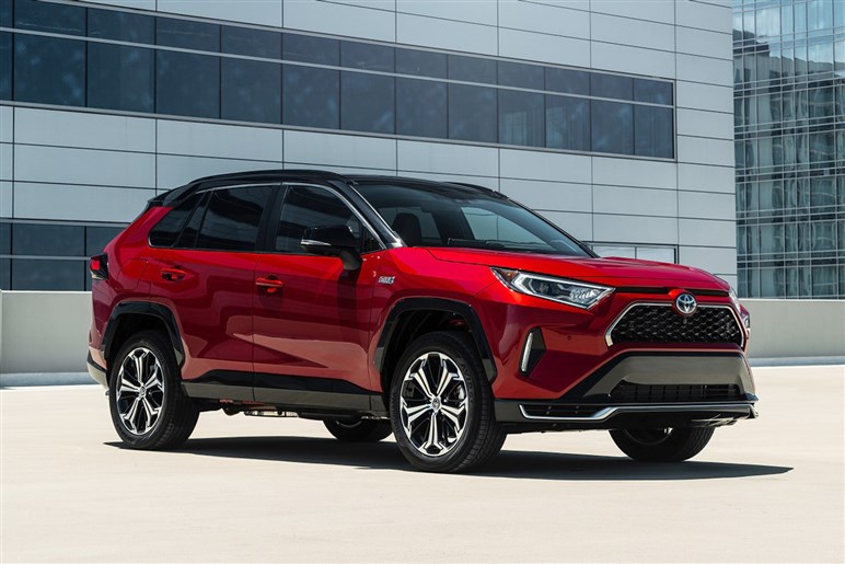 世界で一番売れるSUV「RAV4」が2024年に新型発表！ 来年発売でほぼキープコンセプト