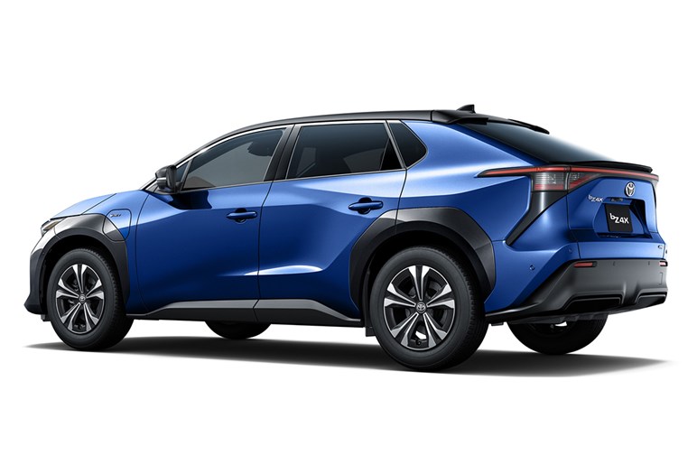 世界で一番売れるSUV「RAV4」が2024年に新型発表！ 来年発売でほぼキープコンセプト