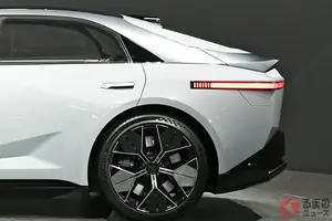 トヨタ「次期カローラ」がスゴい！ 最新サメ顔×一文字ライト採用!? まるで“ポルシェ風”クーペシルエットで超カッコいい！ コンセプトモデルの正体とは