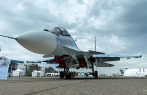 ロシア軍が誇る多用途戦闘機に「破壊工作」 炎上する様子をウクライナ公開 闇夜にまぎれ攻撃した人物とは？