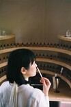 ボッテガ・ヴェネタが森岡書店と共に菅原敏の詩集『珈琲夜船』展を開催する