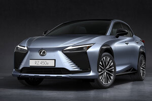 レクサス新型車「RZ」、ついに初公開　BEV専用モデルの内装/サイズ/航続距離を解説
