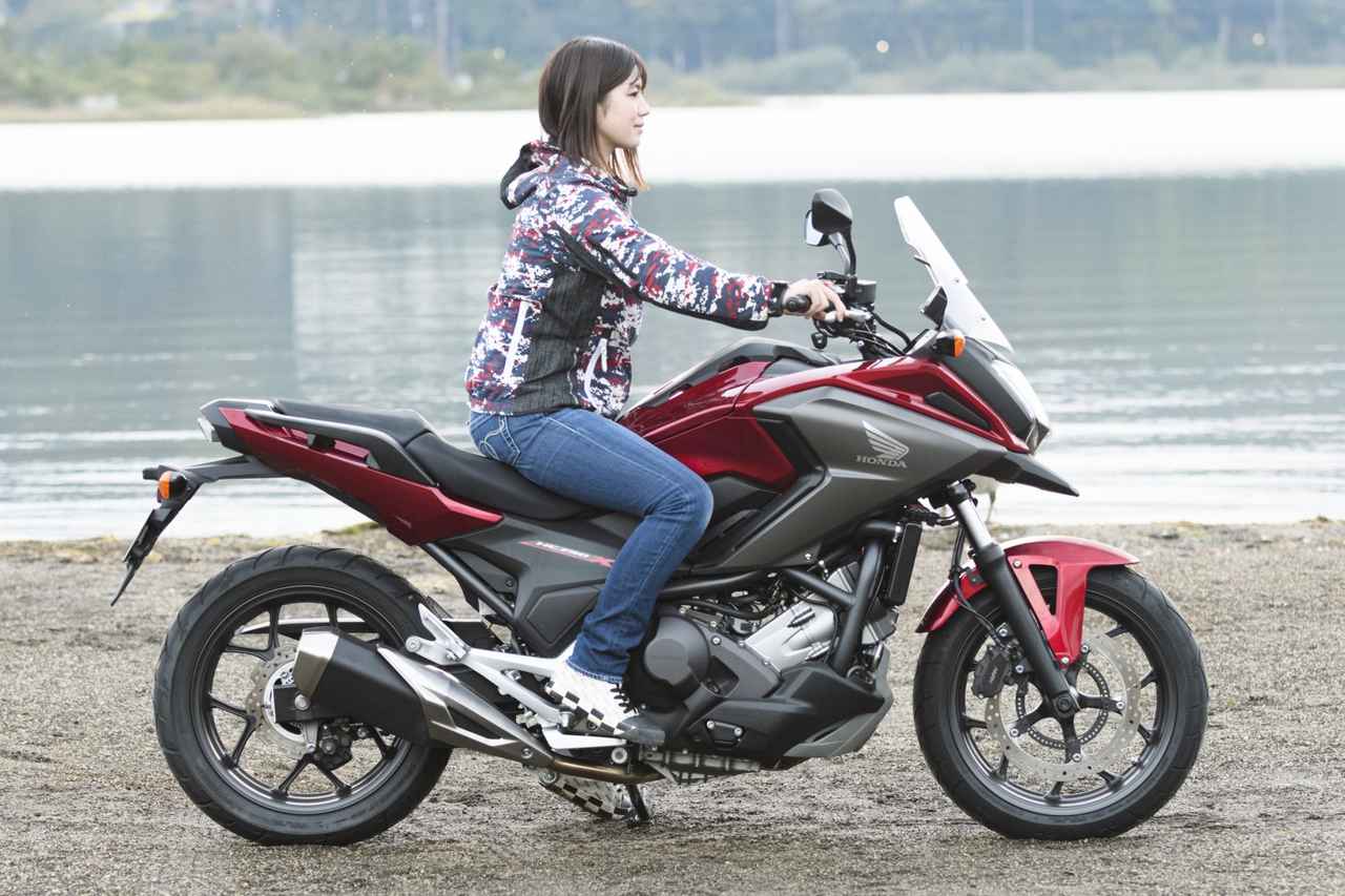 ほぼ月刊 梅本まどかとオートバイ Vol 28 Honda Nc750x デュアル クラッチ トランスミッション Webオートバイ 自動車情報サイト 新車 中古車 Carview