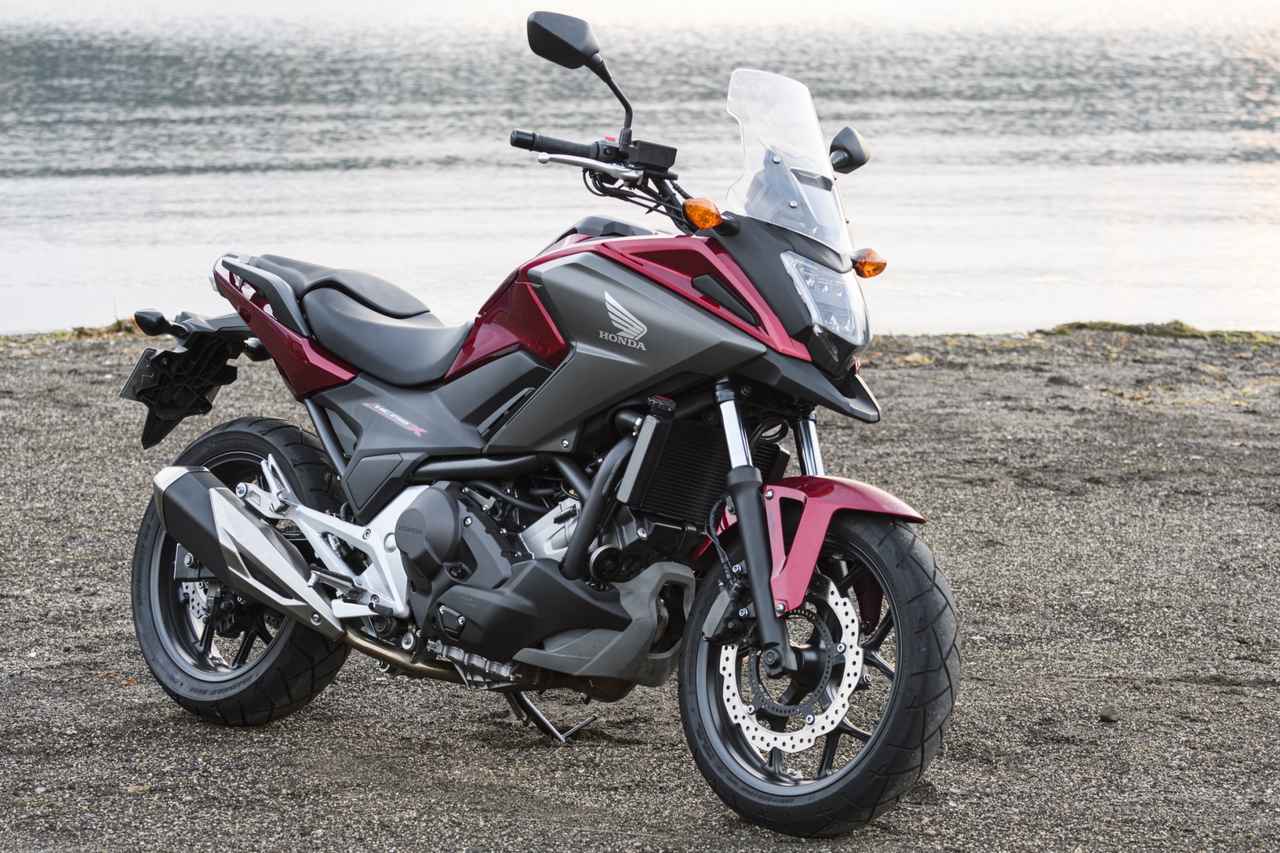 ほぼ月刊 梅本まどかとオートバイ Vol 28 Honda Nc750x デュアル クラッチ トランスミッション Webオートバイ 自動車情報サイト 新車 中古車 Carview