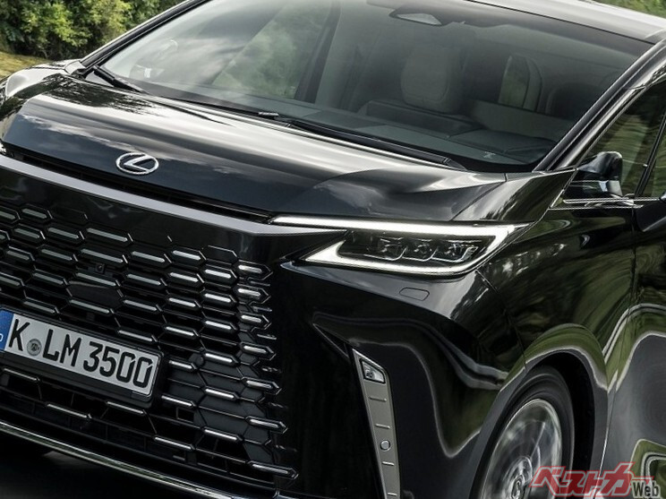 1500万円の高級ミニバン「レクサスLM」がめっちゃ売れてる!!　国産「スポーツカー」と「高級車」はどれだけ売れてるの？