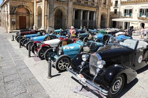 ブガッティが66台もシチリア島に集結！「タイプ35」も参加したツーリングイベント「インターナショナル・ブガッティ・ミーティング2024」とは