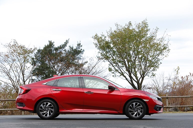 マニアも注目した“素”の新型シビック。圧倒的なシャシー性能とさらに望みたいこと