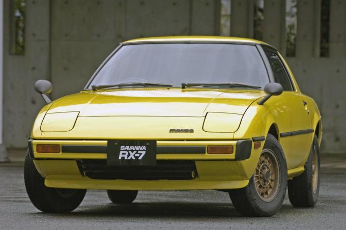 高速の電光掲示板に取り締まり中の表示がされる ルーレット族 ってなに Web Cartop 自動車情報サイト 新車 中古車 Carview