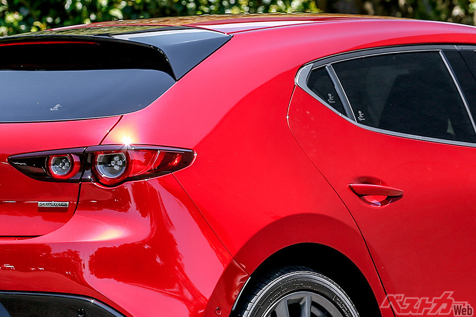 先代プリウスは運転してドキッとするクルマだった!?　運転してわかった死角の大きいクルマ