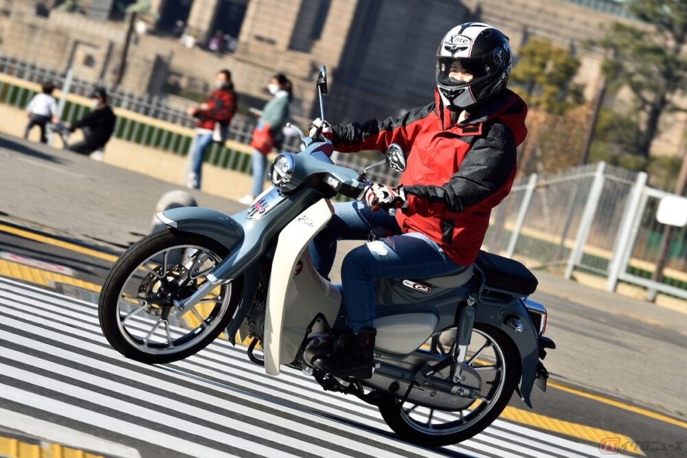 Tvアニメ スーパーカブ で主役の小熊を演じる夜道雪さんに アニメとバイクの魅力をお聞きしました バイクのニュース 自動車情報サイト 新車 中古車 Carview