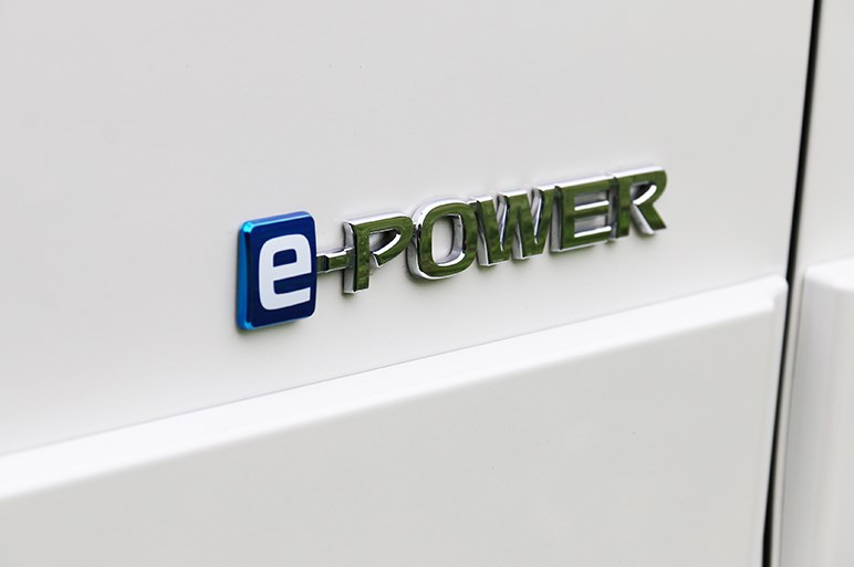 日産セレナe-POWERはミニバンながら運転も楽しめるドライバーズカー。値引き交渉の健闘を祈る