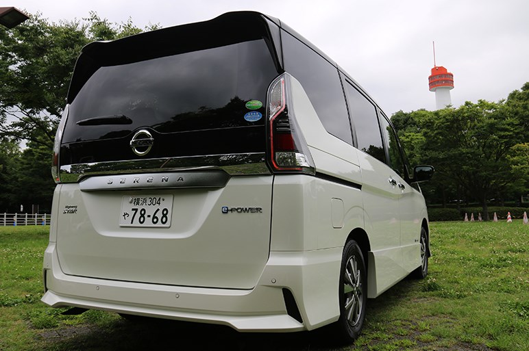 日産セレナe-POWERはミニバンながら運転も楽しめるドライバーズカー。値引き交渉の健闘を祈る