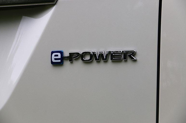 日産セレナe-POWERはミニバンながら運転も楽しめるドライバーズカー。値引き交渉の健闘を祈る