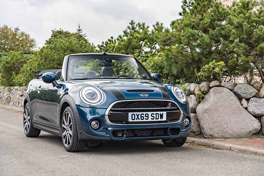 イメージは 海 Miniコンバーチブル に限定車の サイドウォーク エディション が登場 Le Volant Carsmeet Web 自動車情報サイト 新車 中古車 Carview