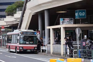 新宿から「小田急」がほぼ消える…!? 激レア化していた長大バス路線「宿44」惜別！ 70年以上の歴史に幕