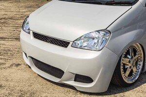 コンパクトなダイハツ「ミラ」で驚愕の着地スタイルを実現！ オリジナル加工を施したエアロにも注目です