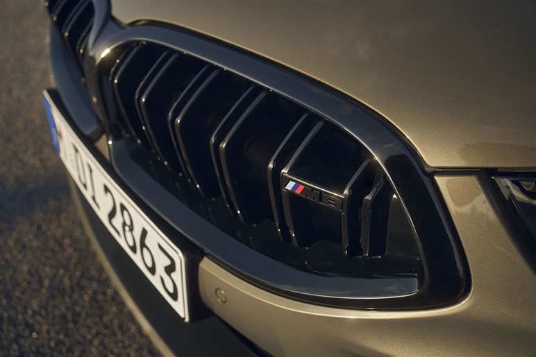 BMWが“謎のコンセプトカー”を予告。7000万円超「スカイトップ」の追加仕様か…「ヴィラ・デステ」で公開へ